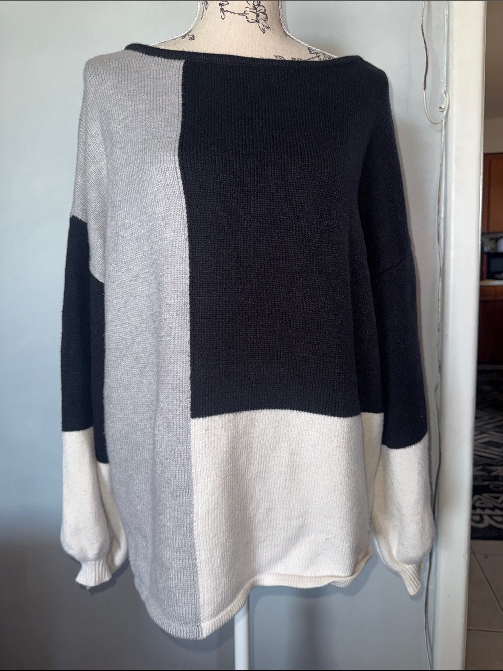 Colorblock Crewneck Sweater - Black, Gray & Cream